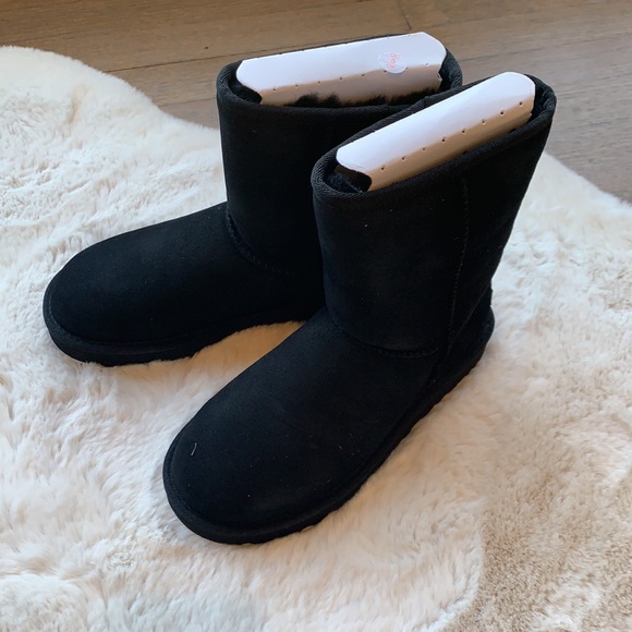 UGG Classic Short II Boots - Picture 2 of 13